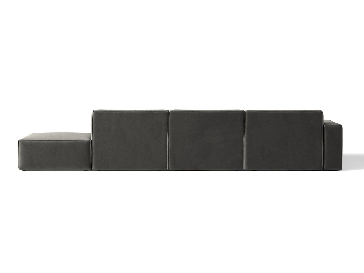 Ecksofa Jodie links von Micadoni in leichtem Beige mit Venus-Samtstoff, schwarzen Kunststoffbeinen und niedriger Rückenlehne.