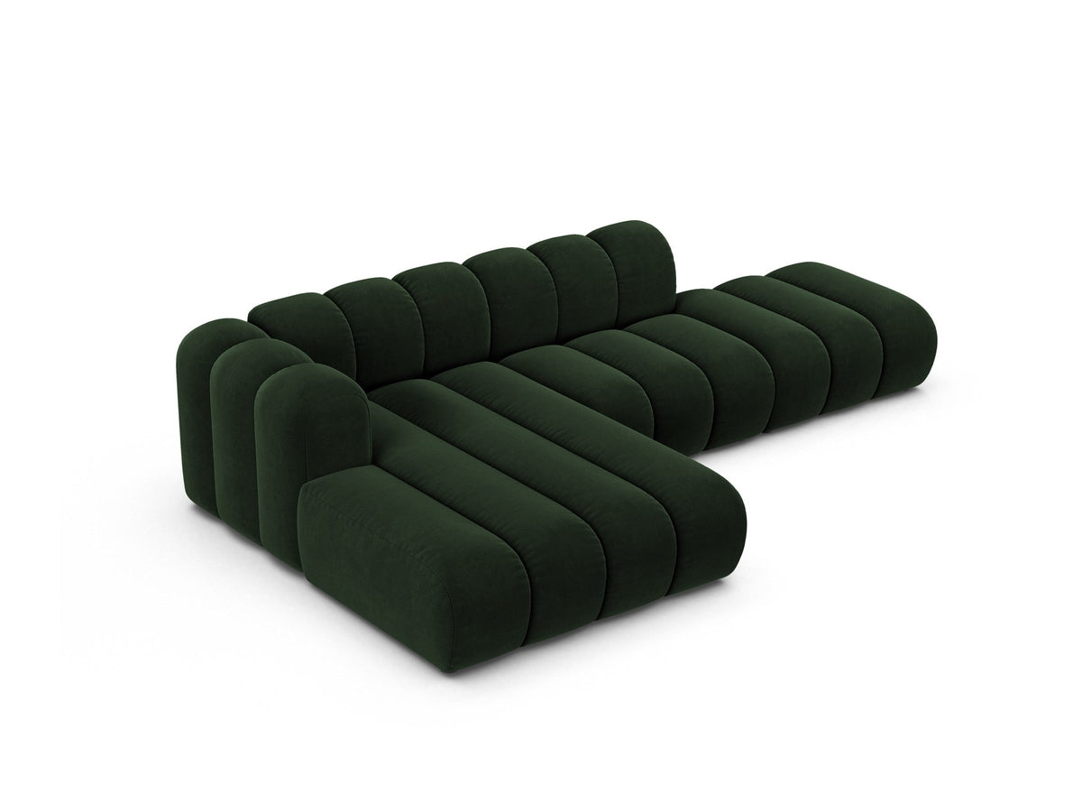 Lupine Linkes Ecksofa von Micadoni in Leichtes Beige, L-Form mit Venus Samtstoff-Bezug und schwarzen Kunststoffbeinen, Frontansicht.