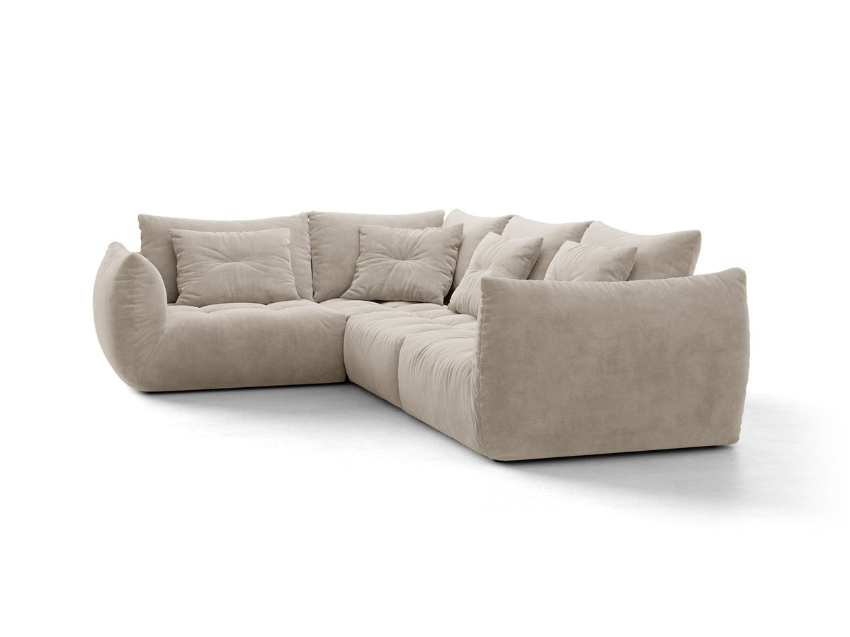 Modulares Ecksofa links Bloom von Micadoni in leichtem Beige, Veloursstoff Casino Pearl, schwarze Kunststoffbeine, tiefe Sitzfläche.