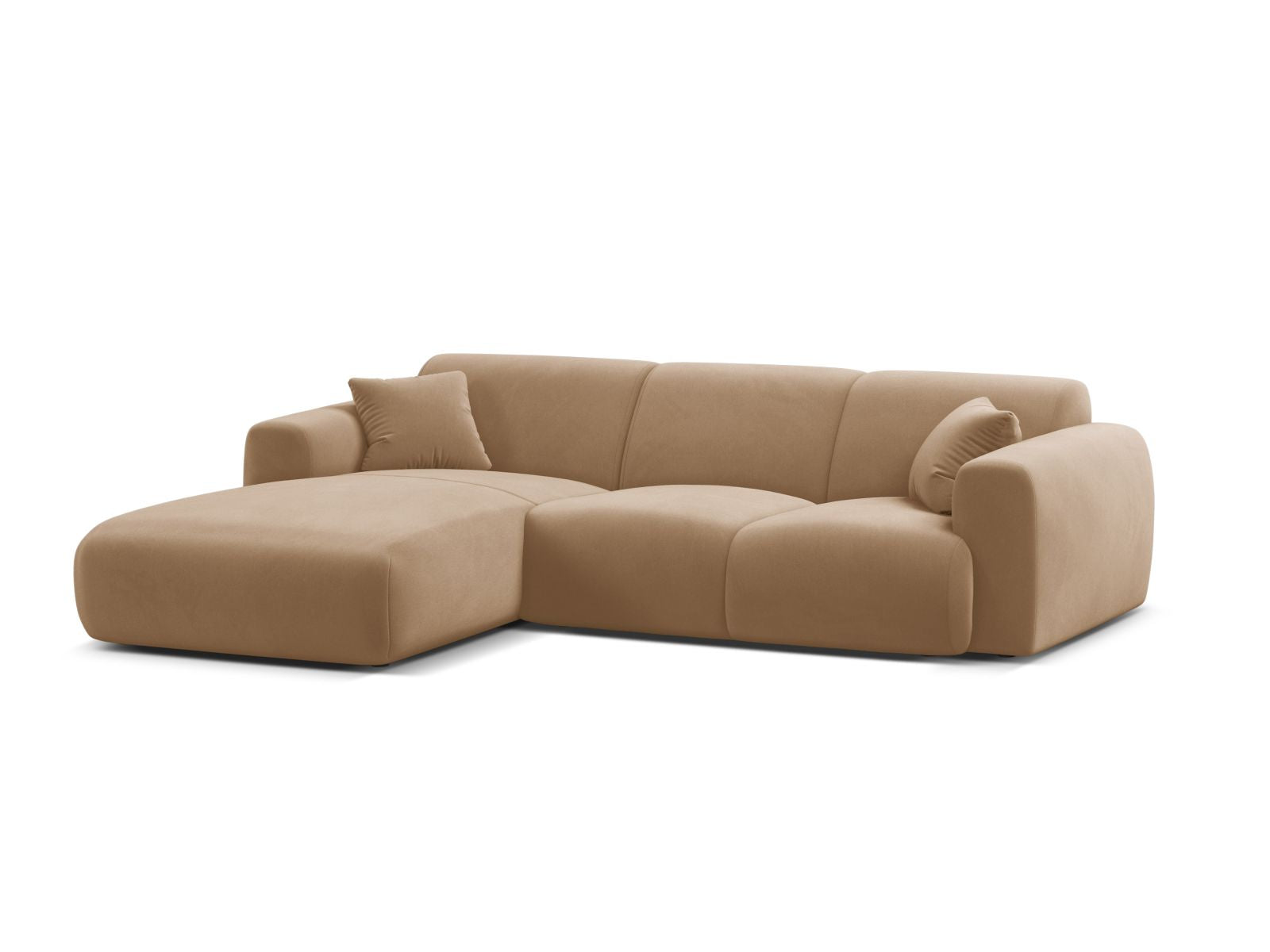 Elegantes Molino Velour Ecksofa in Sand-Casino, 4-Sitzer, linksseitig, ideal für stilvolle Wohnräume, erhältlich bei KAQTU Design AG.