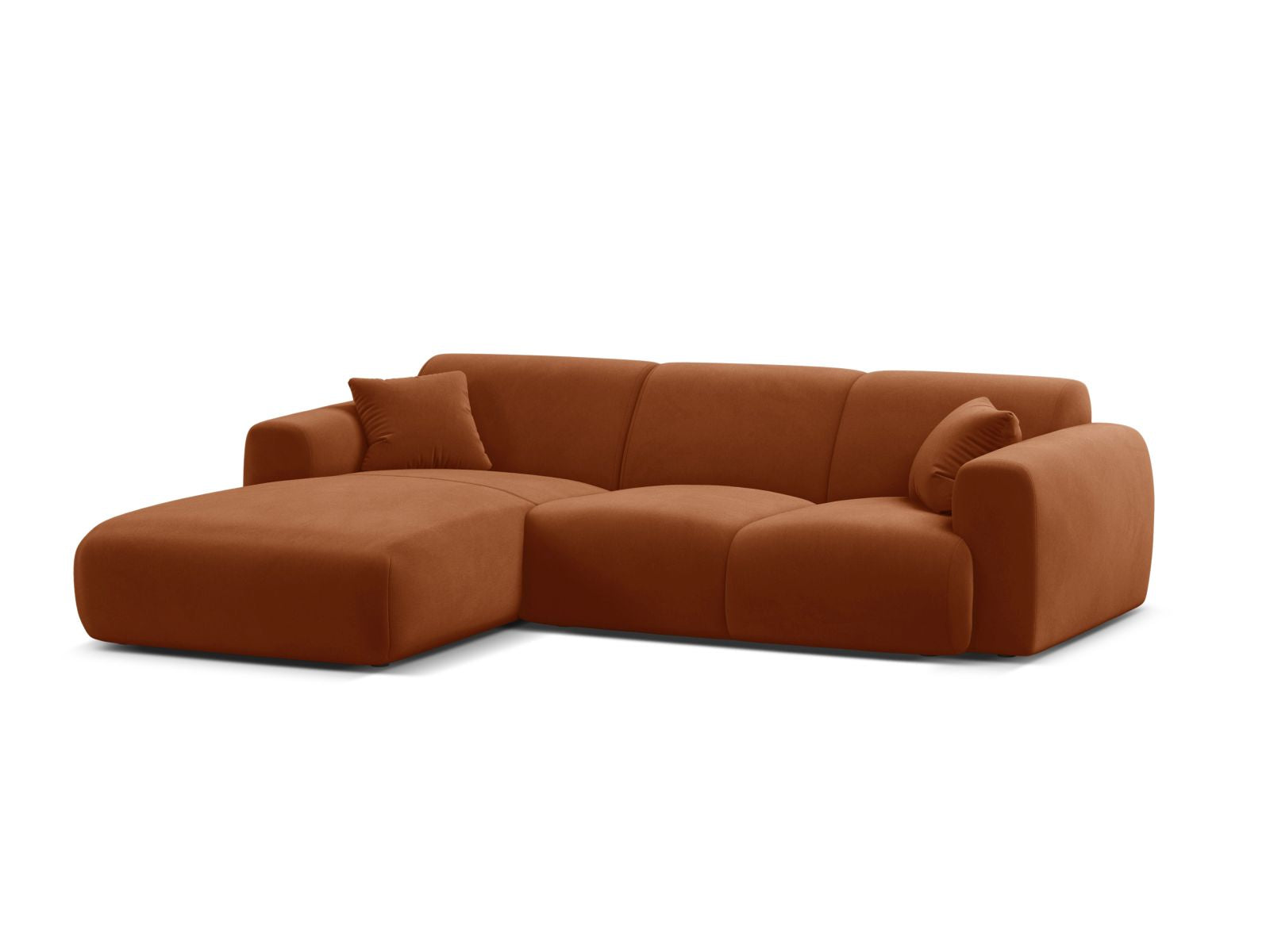 Elegantes Molino Velour Ecksofa in Terracotta, 4-Sitzer, linksseitig, ideal für stilvolle Wohnräume, erhältlich bei KAQTU Design AG.