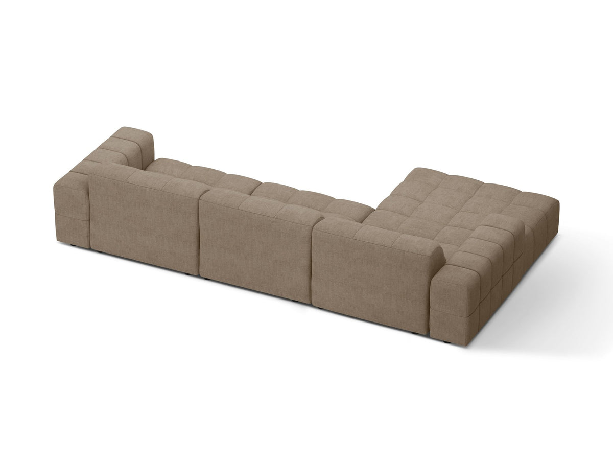 Linksseitiges L-Sofa Jennifer von Micadoni in leichtem Beige, Bluvel-Stoff, mit schwarzen Kunststoffbeinen und niedriger Rückenlehne.