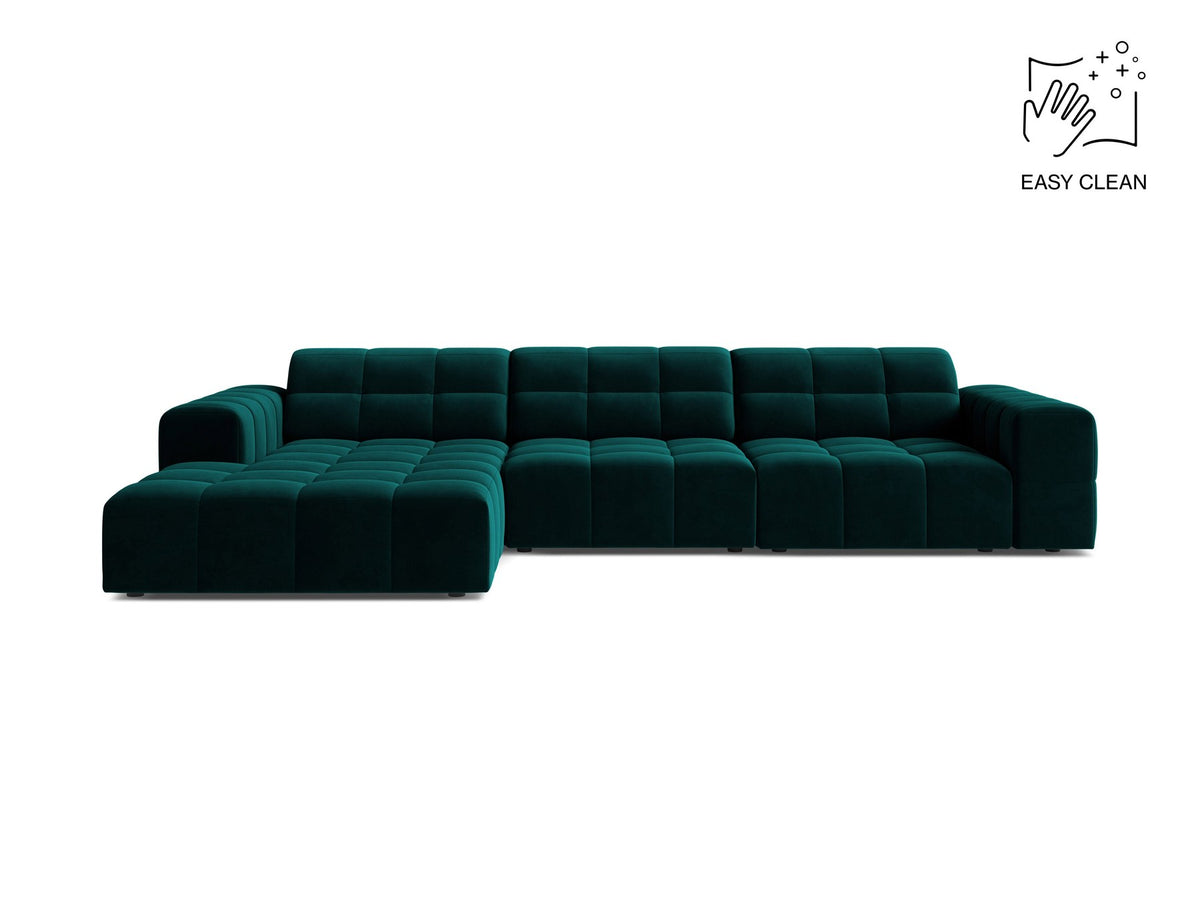 Linksseitiges L-Sofa Jennifer von Micadoni in leichtem Beige, Bluvel-Stoff, mit schwarzen Kunststoffbeinen und niedriger Rückenlehne.
