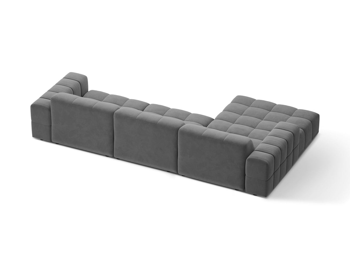 Linksseitiges L-Sofa Jennifer von Micadoni in leichtem Beige, Bluvel-Stoff, mit schwarzen Kunststoffbeinen und niedriger Rückenlehne.