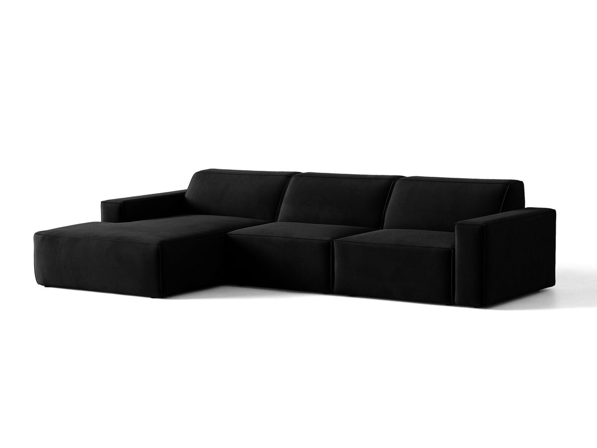 Modulares Ecksofa links von Micadoni in leichtem Beige mit Venus-Samtstoff-Bezug, schwarzen Kunststoffbeinen und niedriger Rückenlehne.