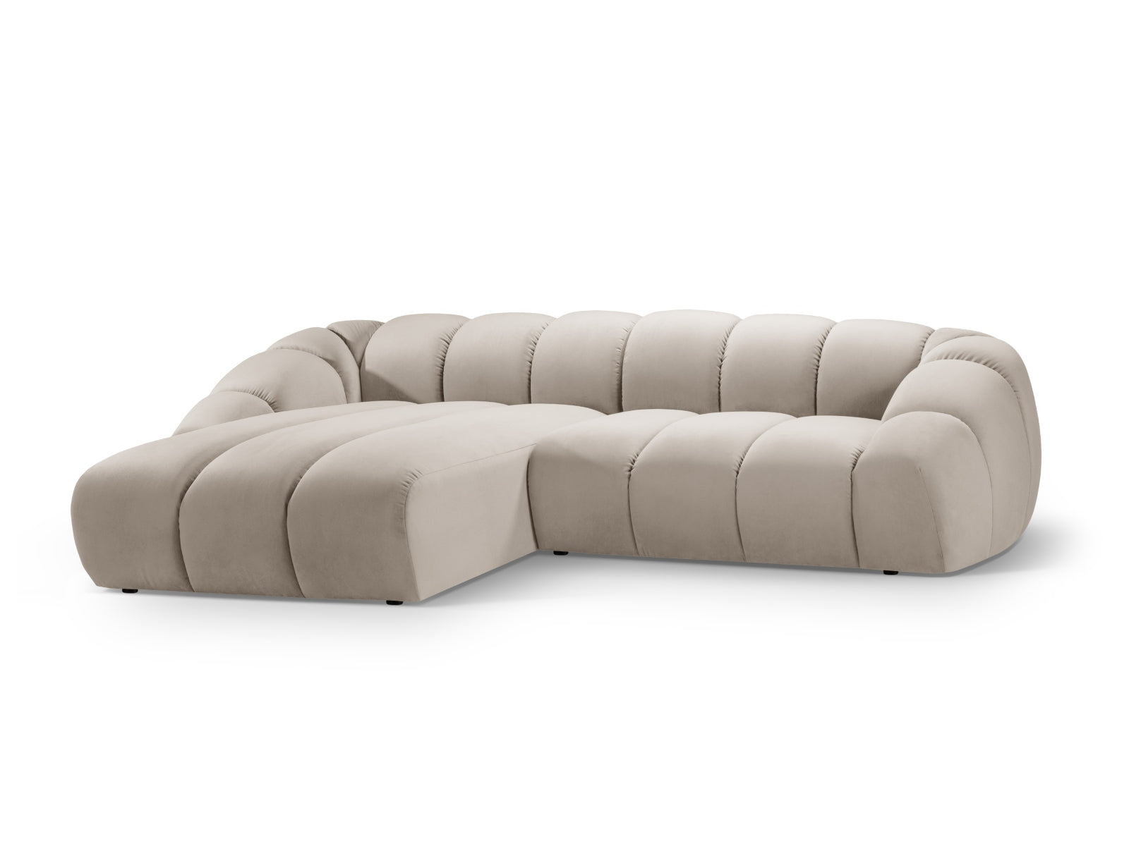 Beige Velour Ecksofa Diana von Micadoni, linksseitig, 4-Sitzer, stilvolles Design für modernes Wohnen, ideal für gemütliche Wohnzimmer.