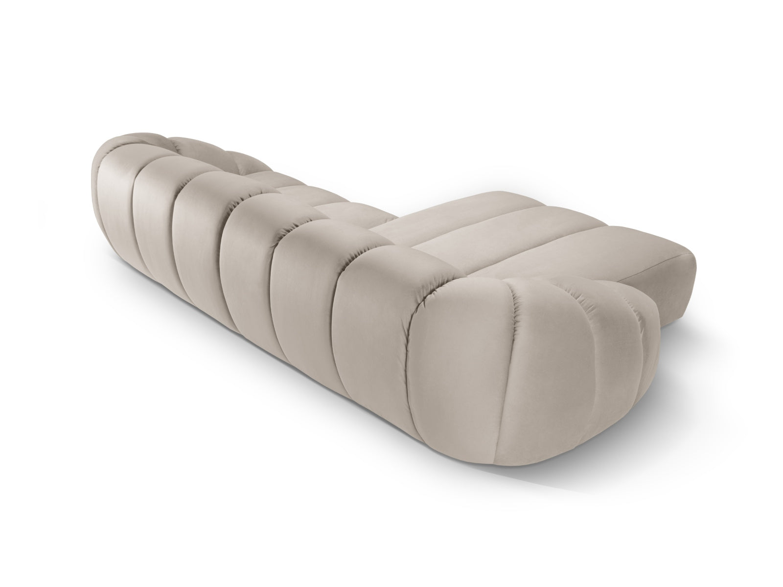 Elegantes, beiges Velour Ecksofa Diana von Micadoni, linksseitig, 4-Sitzer, perfektes Möbelstück für stilvolle und einladende Wohnräume.