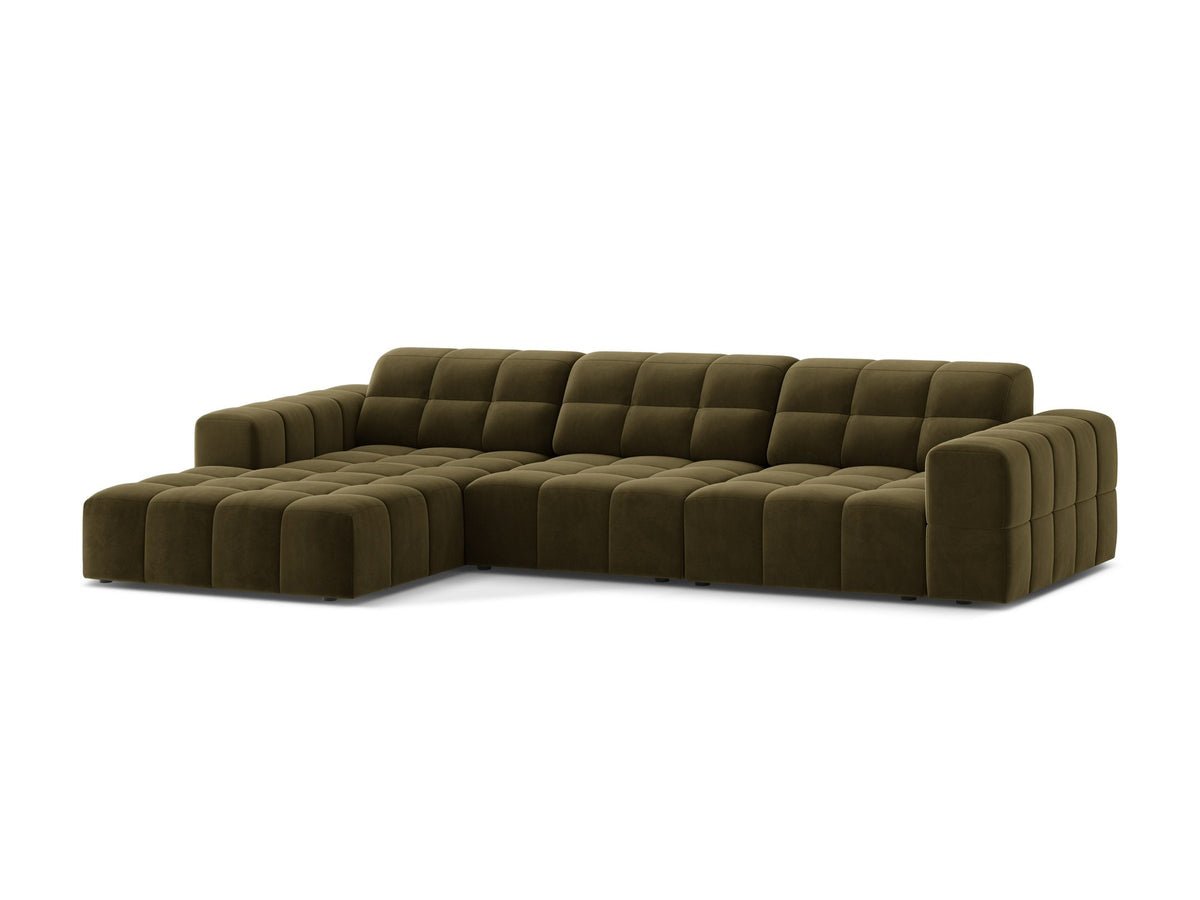 Linksseitiges L-Sofa Jennifer von Micadoni in leichtem Beige, Bluvel-Stoff, mit schwarzen Kunststoffbeinen und niedriger Rückenlehne.