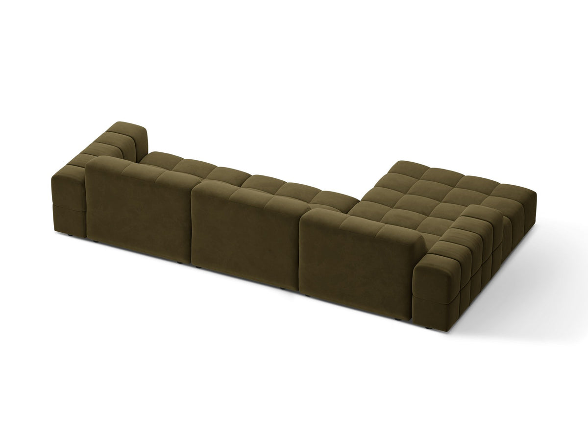 Linksseitiges L-Sofa Jennifer von Micadoni in leichtem Beige, Bluvel-Stoff, mit schwarzen Kunststoffbeinen und niedriger Rückenlehne.