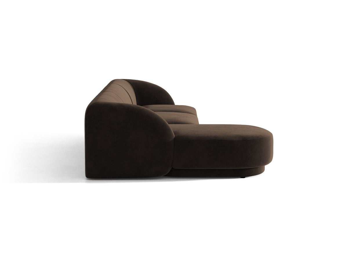 Miley Linkes Ecksofa von Micadoni, L-Sofa links in Dunkelbeige mit Bluvel-Stoffbezug und schwarzen Kunststoffbeinen, Frontalansicht.