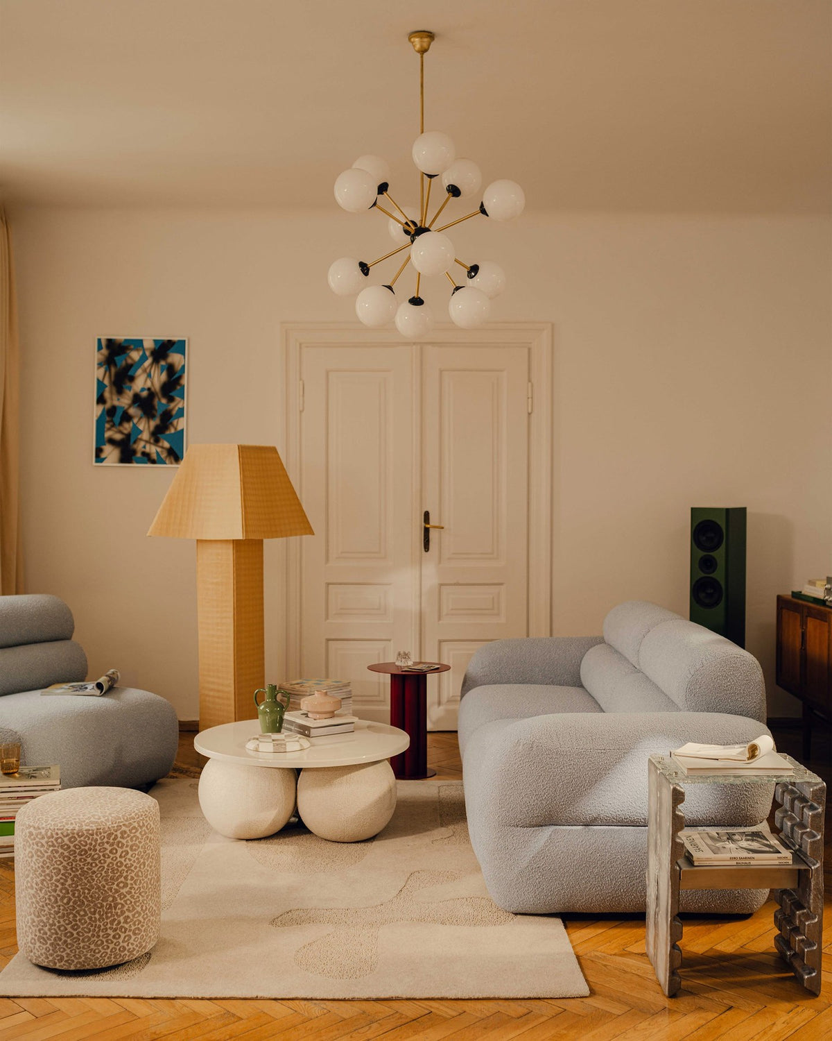 Micadoni Neo Linkes Ecksofa in Dunklem Olivgrün, L-Sofa links mit tiefer Sitzfläche, hoher Rückenlehne und schwarzen Kunststoffbeinen.