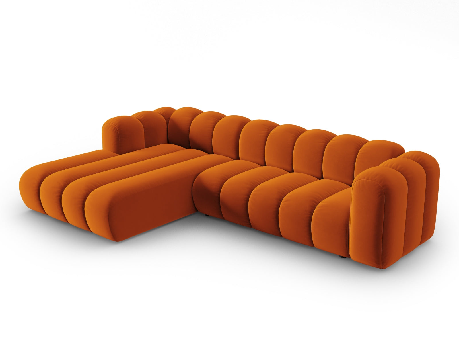 Elegantes, modulares Ecksofa in Terracotta mit vier Sitzplätzen, ideal für stilvolle Wohnräume, präsentiert von Micadoni.