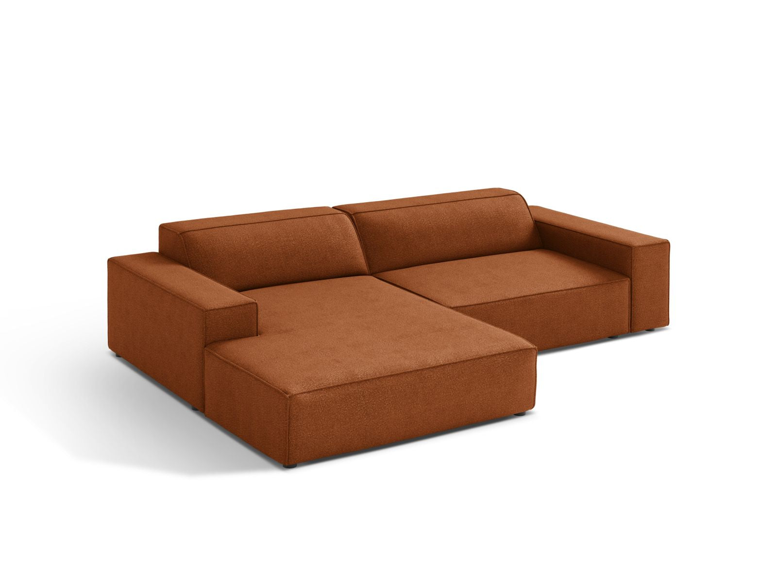 Elegantes Jodie Boucle Ecksofa links in warmem Terracotta, ideal für stilvolle Wohnräume. Modulares Design für individuelle Anpassung.