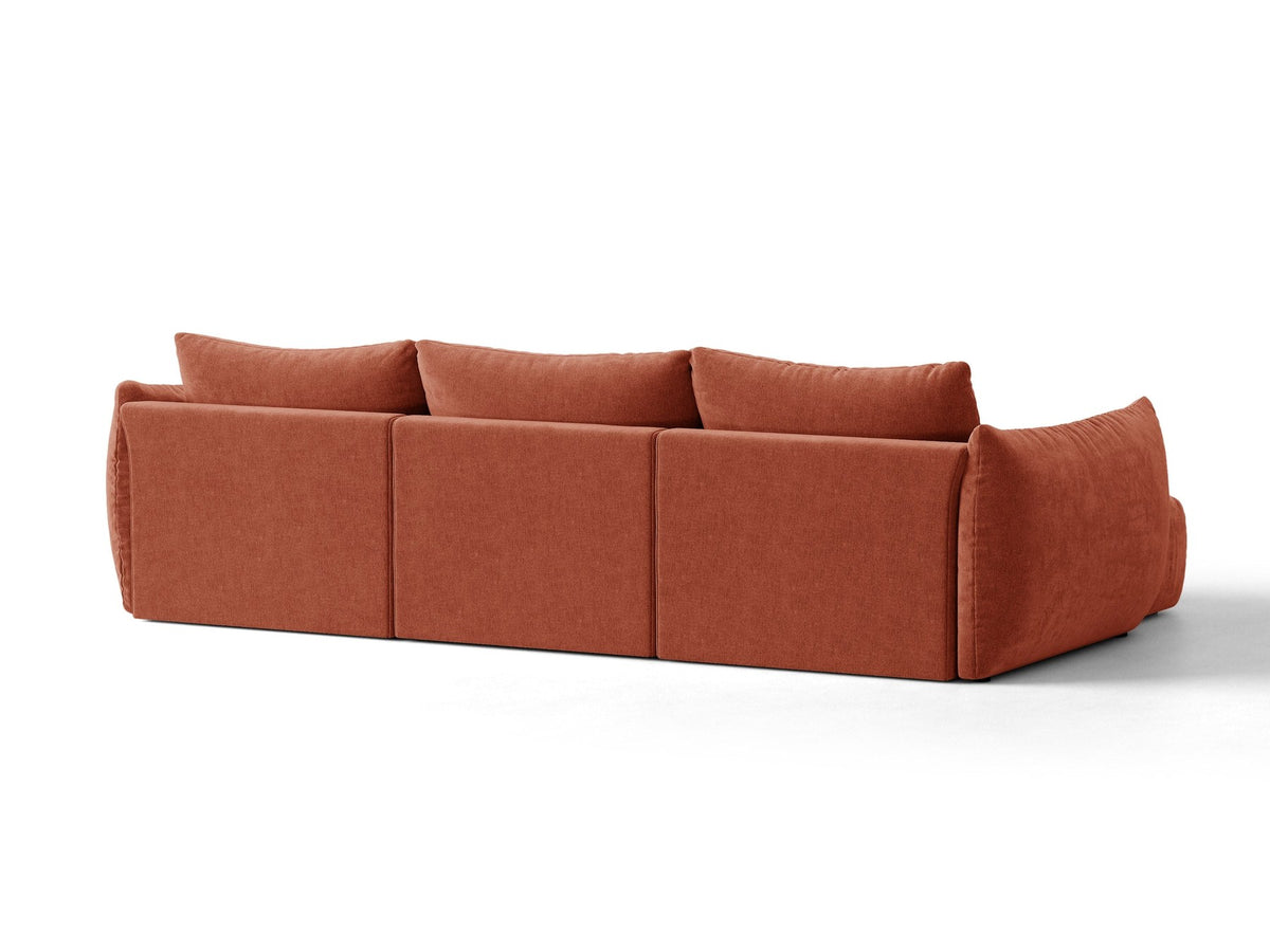 Beiges L-Sofa links von Micadoni mit weichem Veloursstoff Casino, schwarzen Kunststoffbeinen und breiter, tiefer Sitzfläche.