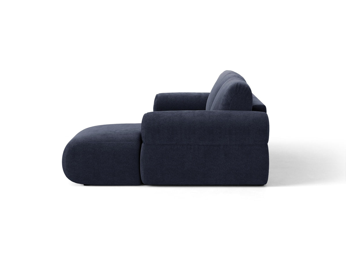 Beiges L-Sofa Ophelia von Micadoni mit Liberty-Stoffbezug, schwarzen Kunststoffbeinen und tiefer Sitzfläche, Ausrichtung links, in modernem Wohnraum.