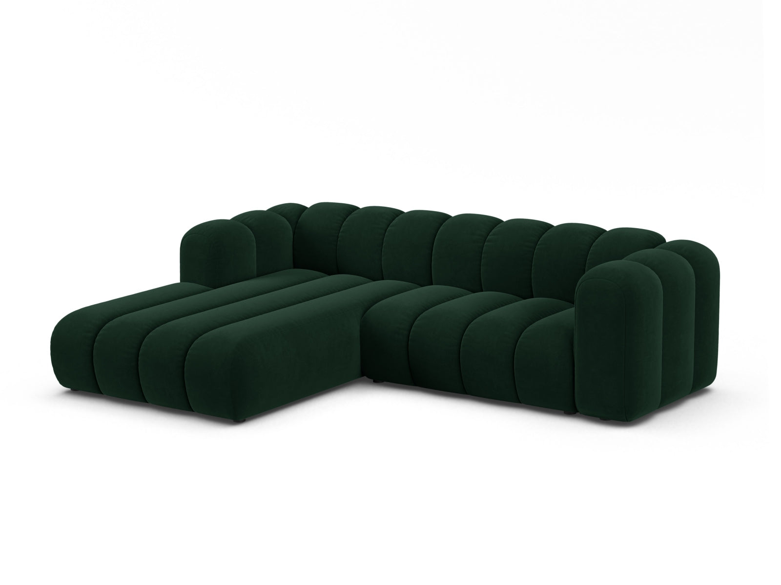 Elegantes Lupine Velour Ecksofa links, 4-Sitzer in edlem Bottle Green, ideal für stilvolle Wohnräume, präsentiert von Micadoni.