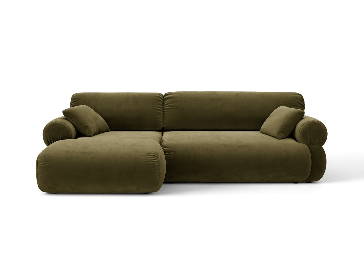 Beiges L-Sofa Ophelia von Micadoni mit Liberty-Stoffbezug, schwarzen Kunststoffbeinen und tiefer Sitzfläche, Ausrichtung links, in modernem Wohnraum.