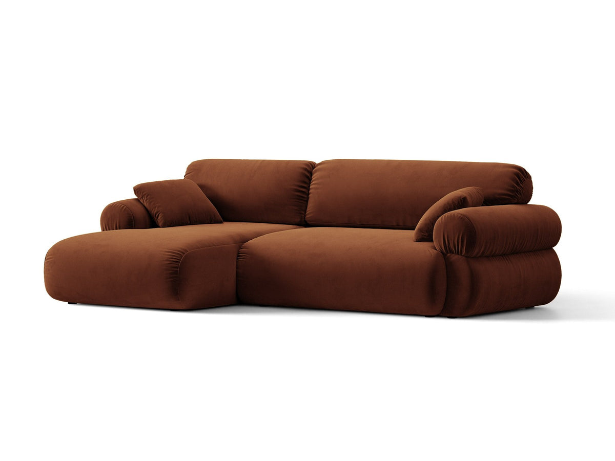 Beiges L-Sofa Ophelia von Micadoni mit Liberty-Stoffbezug, schwarzen Kunststoffbeinen und tiefer Sitzfläche, Ausrichtung links, in modernem Wohnraum.