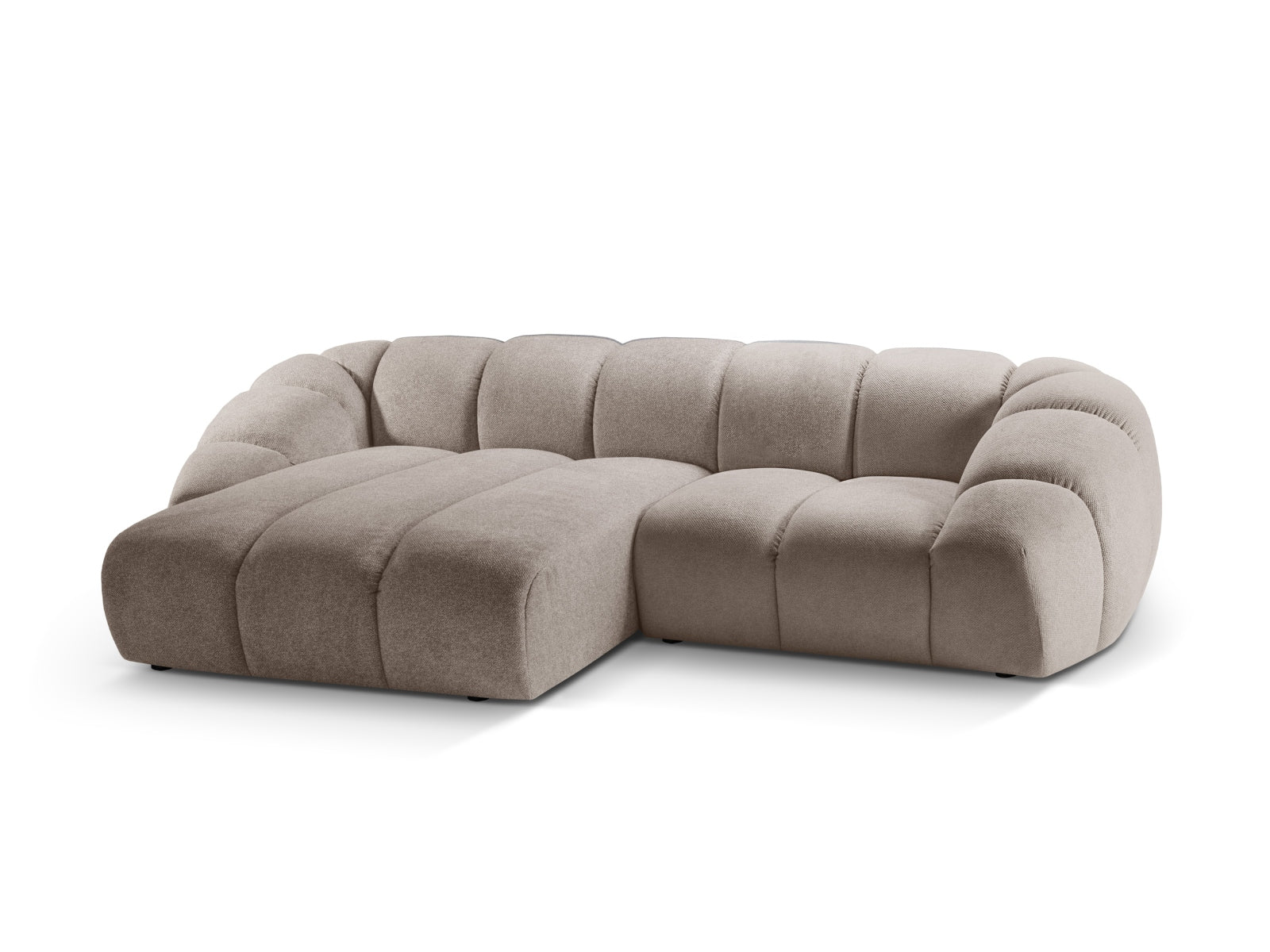 Stilvolles 3-Sitzer Diana Ecksofa links von Micadoni in edlem Dunkelbeige, perfekt für entspannte Stunden im Wohnzimmer.