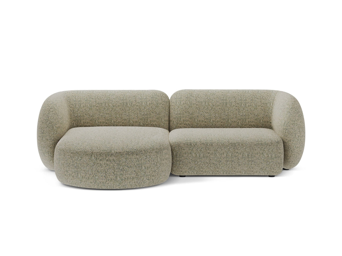 Weisses Ecksofa links Kate von Micadoni mit Baloo-Stoffbezug, schwarzen Kunststoffbeinen und modularem Aufbau, Masse 255x176x76 cm