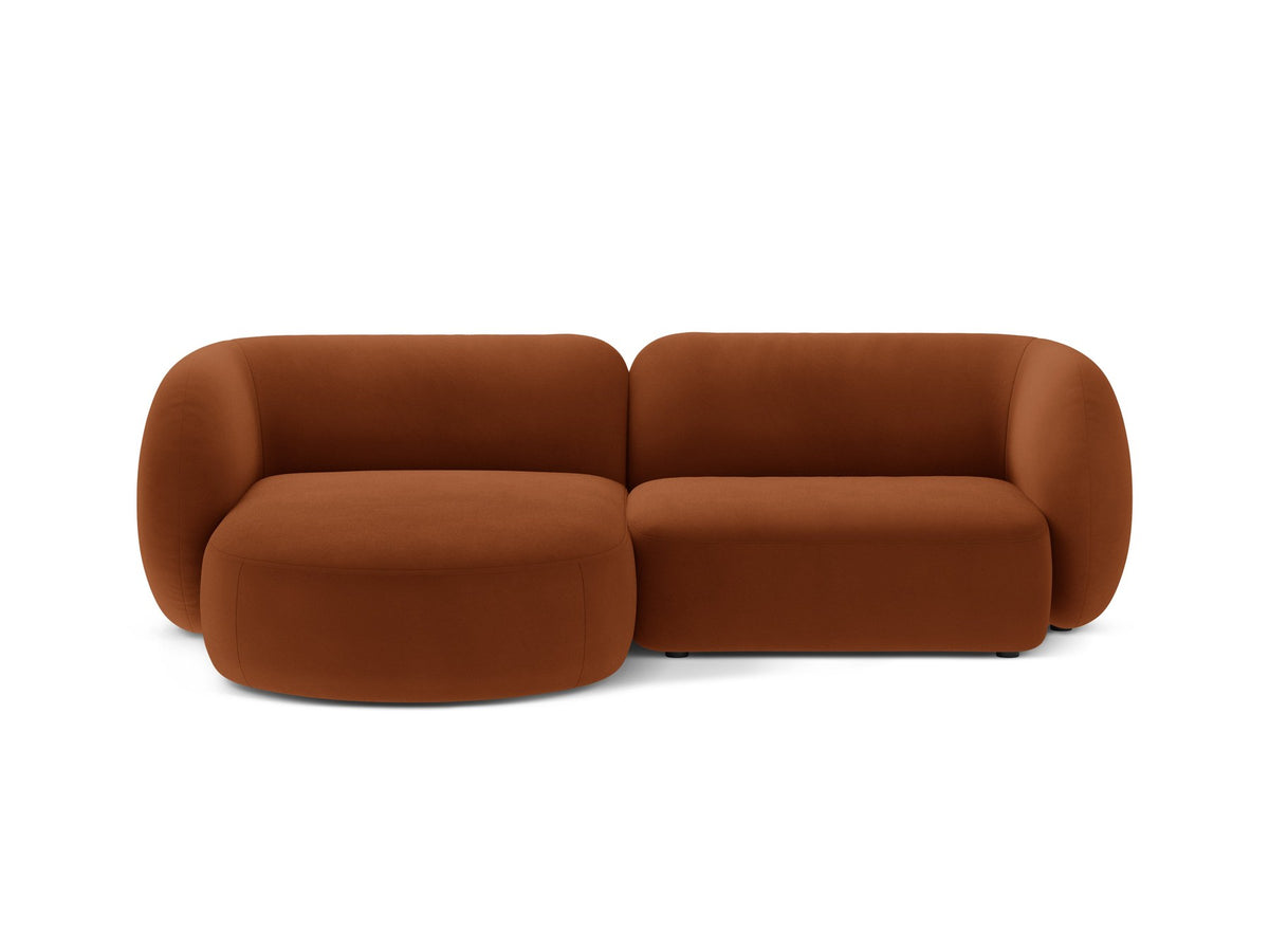 Weisses Ecksofa links Kate von Micadoni mit Baloo-Stoffbezug, schwarzen Kunststoffbeinen und modularem Aufbau, Masse 255x176x76 cm
