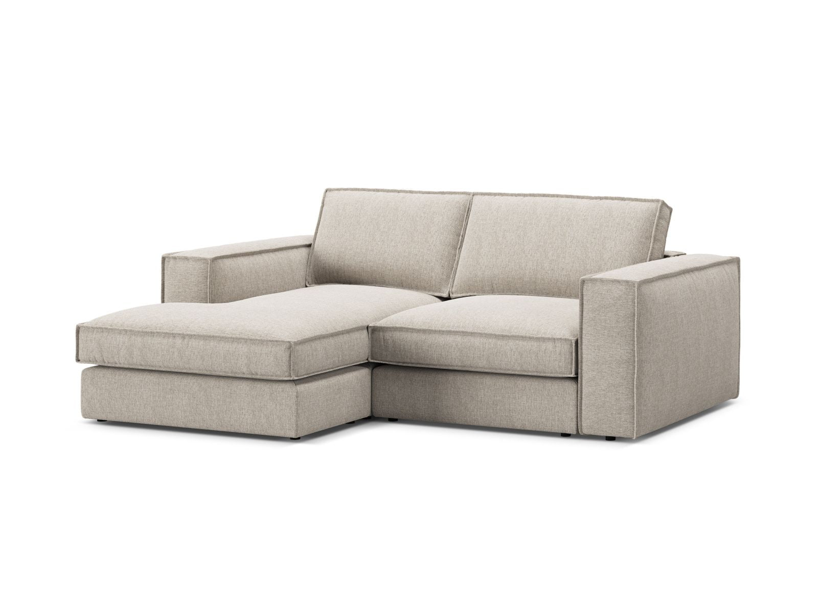 Elegantes 2-Sitzer Ecksofa Pola in Sand-Babel, ideal für stilvolle Wohnräume, vereint modernes Design mit hohem Sitzkomfort.