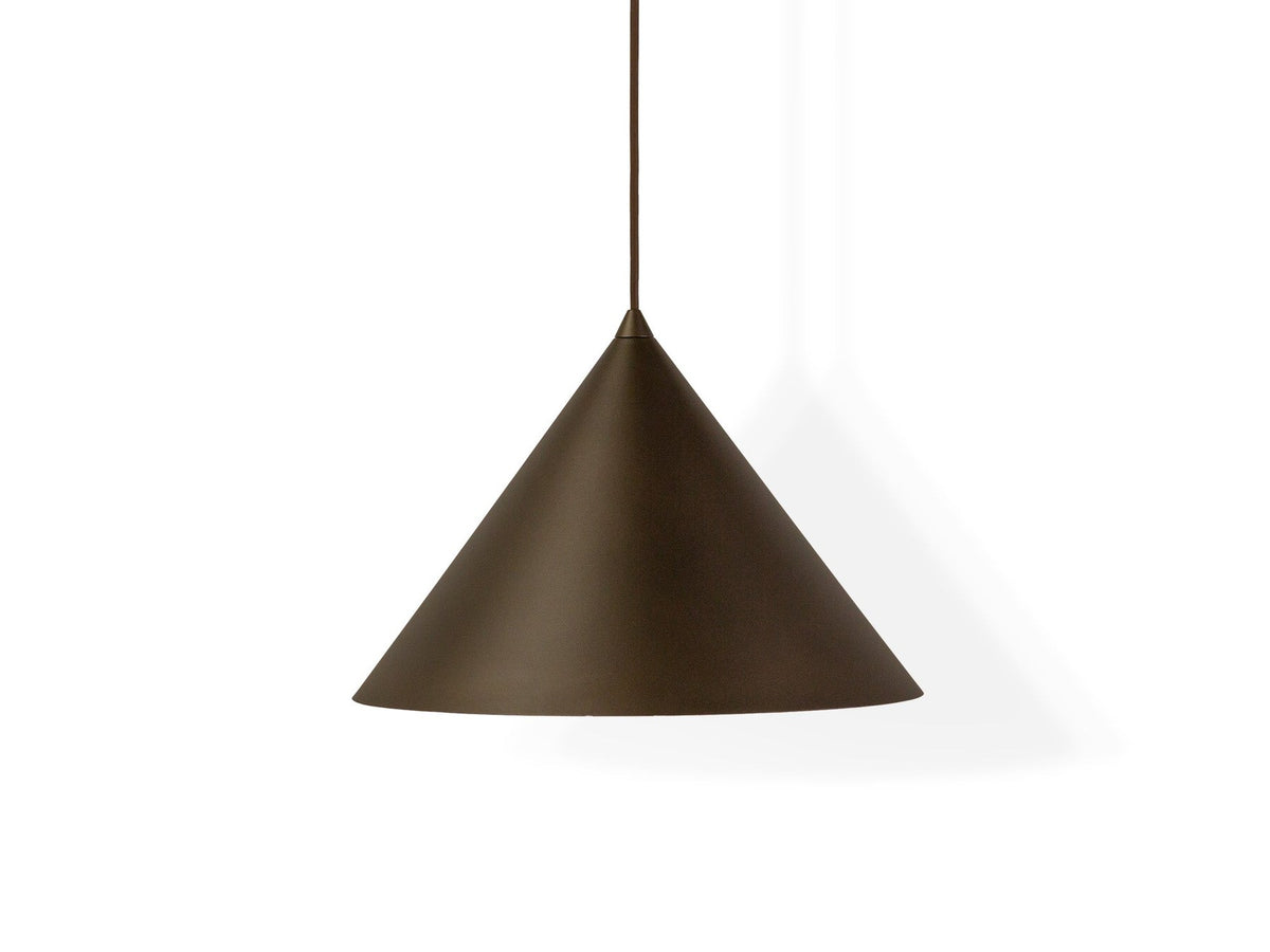 Pendelleuchte Timbo von Micadoni in Ziegel, konischer Schirm aus lackiertem Stahl, Fassung für E27-Leuchtmittel, minimalistisches Design