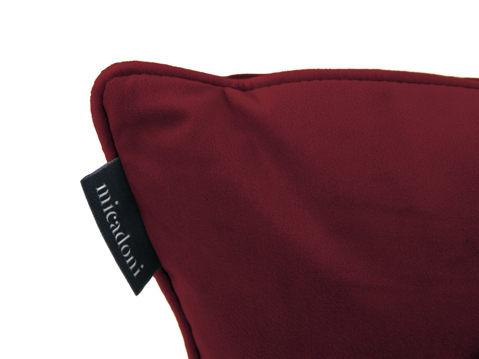 Rachel Velour Pillow  in Dark Red präsentiert im Onlineshop von KAQTU Design AG. Deko Kissen ist von Micadoni