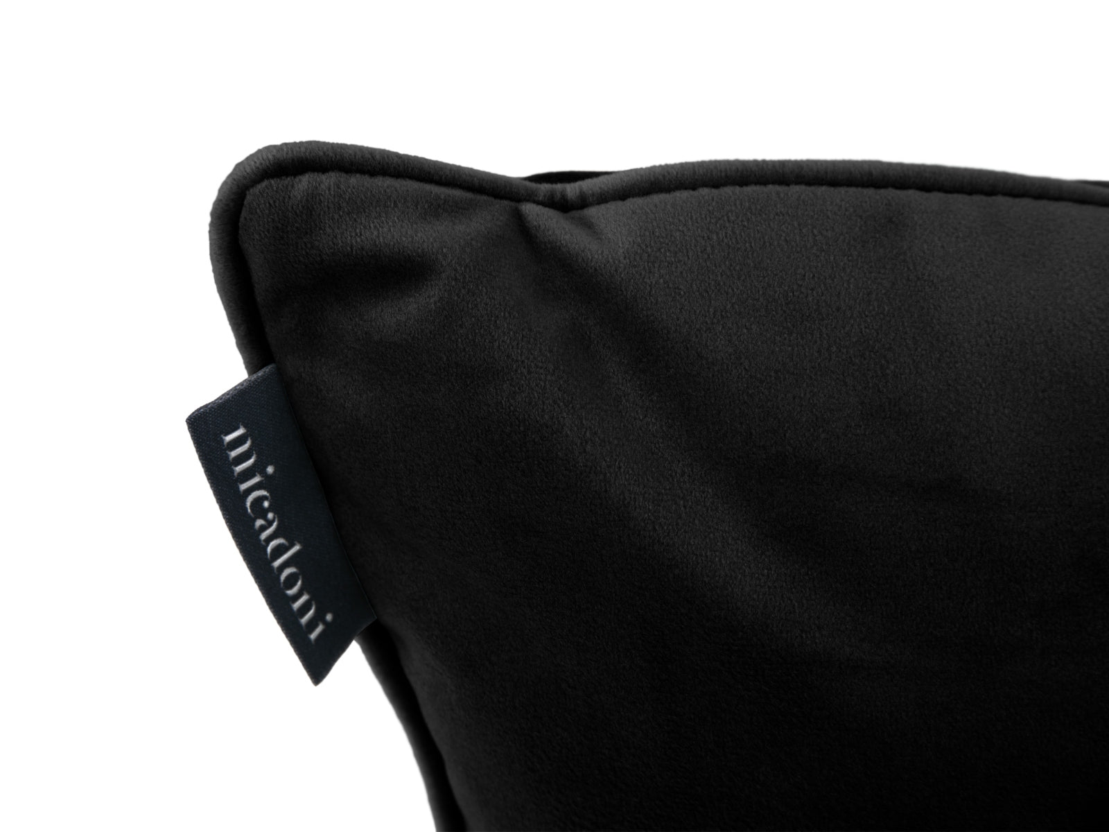 Rachel Velour Pillow  in Black präsentiert im Onlineshop von KAQTU Design AG. Deko Kissen ist von Micadoni
