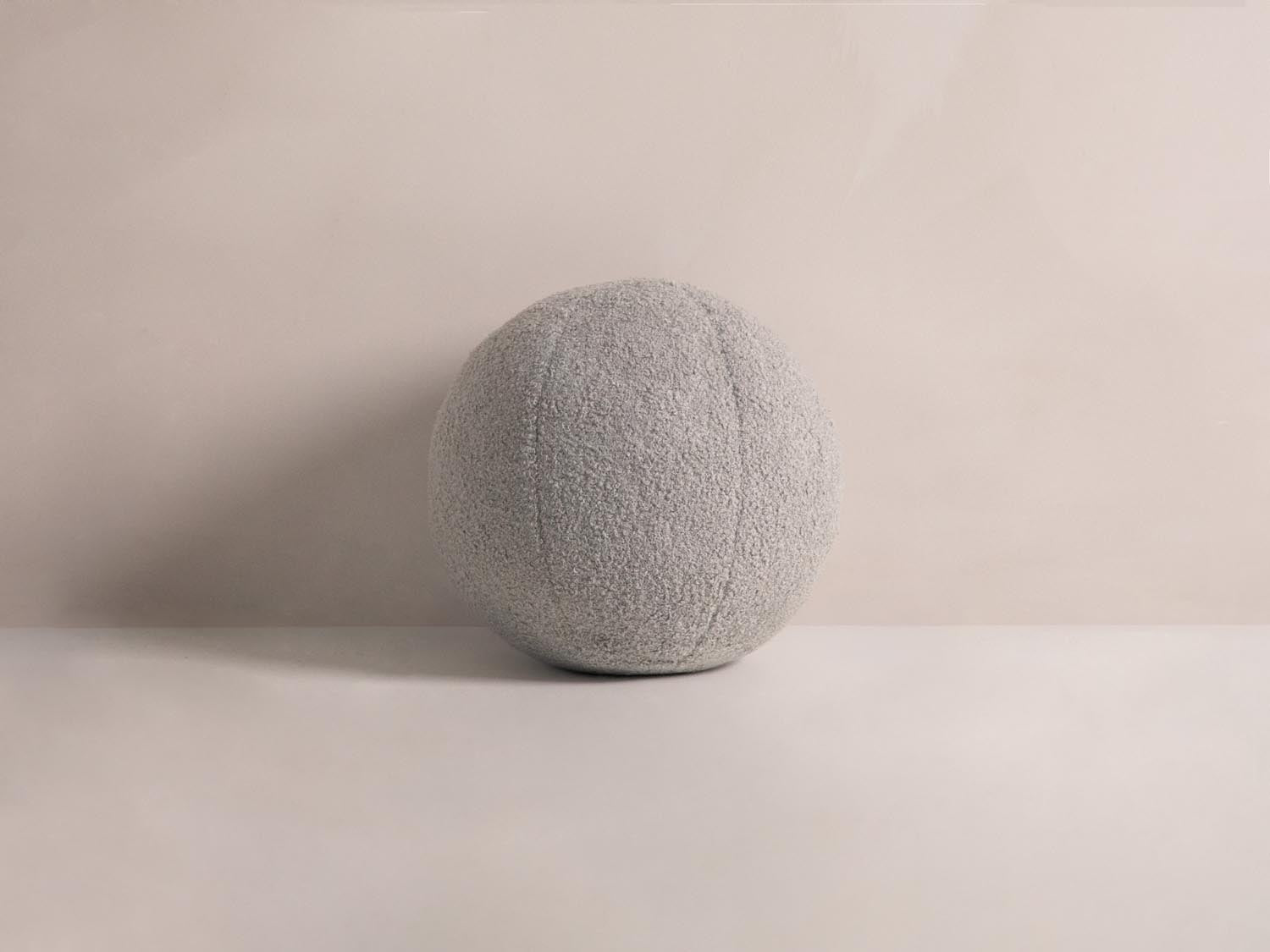 Ball Pillow in Light Grey-Now or Never präsentiert im Onlineshop von KAQTU Design AG. Deko Kissen ist von Micadoni