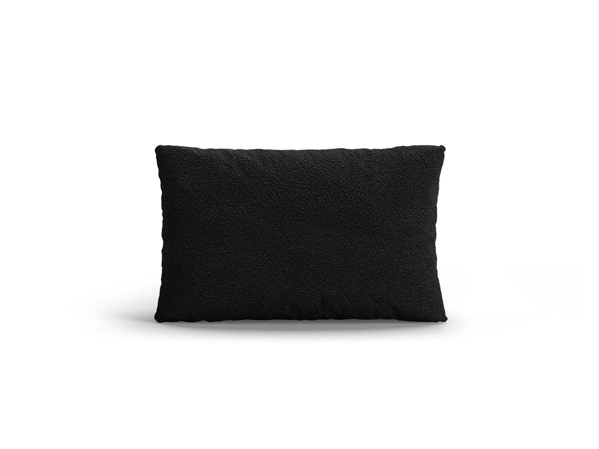 Weisses Dekokissen Poppy von Micadoni aus strukturiertem Bouclé-Stoff, rechteckige Form, Grösse 50x10x30 cm, auf hellem Hintergrund.