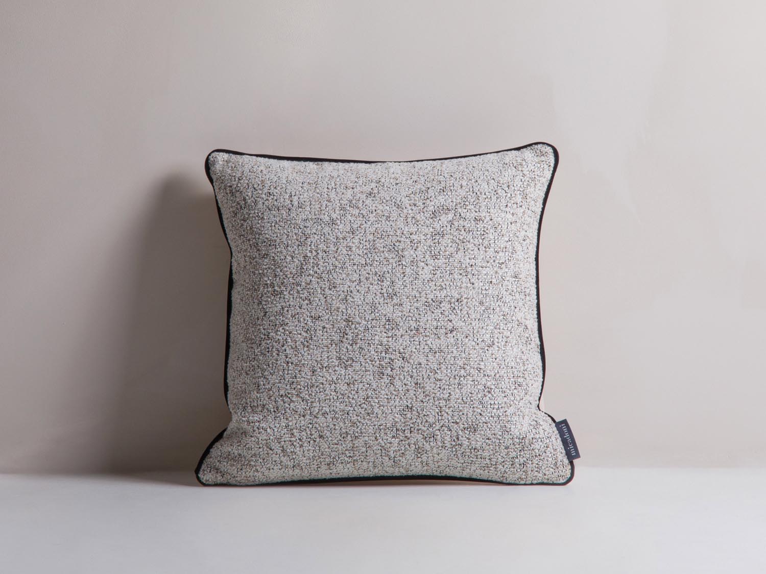 Celine Pillow in Beige Melange, Light Beige, Black-Puente,Matt Velvet,Matt Velvet präsentiert im Onlineshop von KAQTU Design AG. Deko Kissen ist von Micadoni