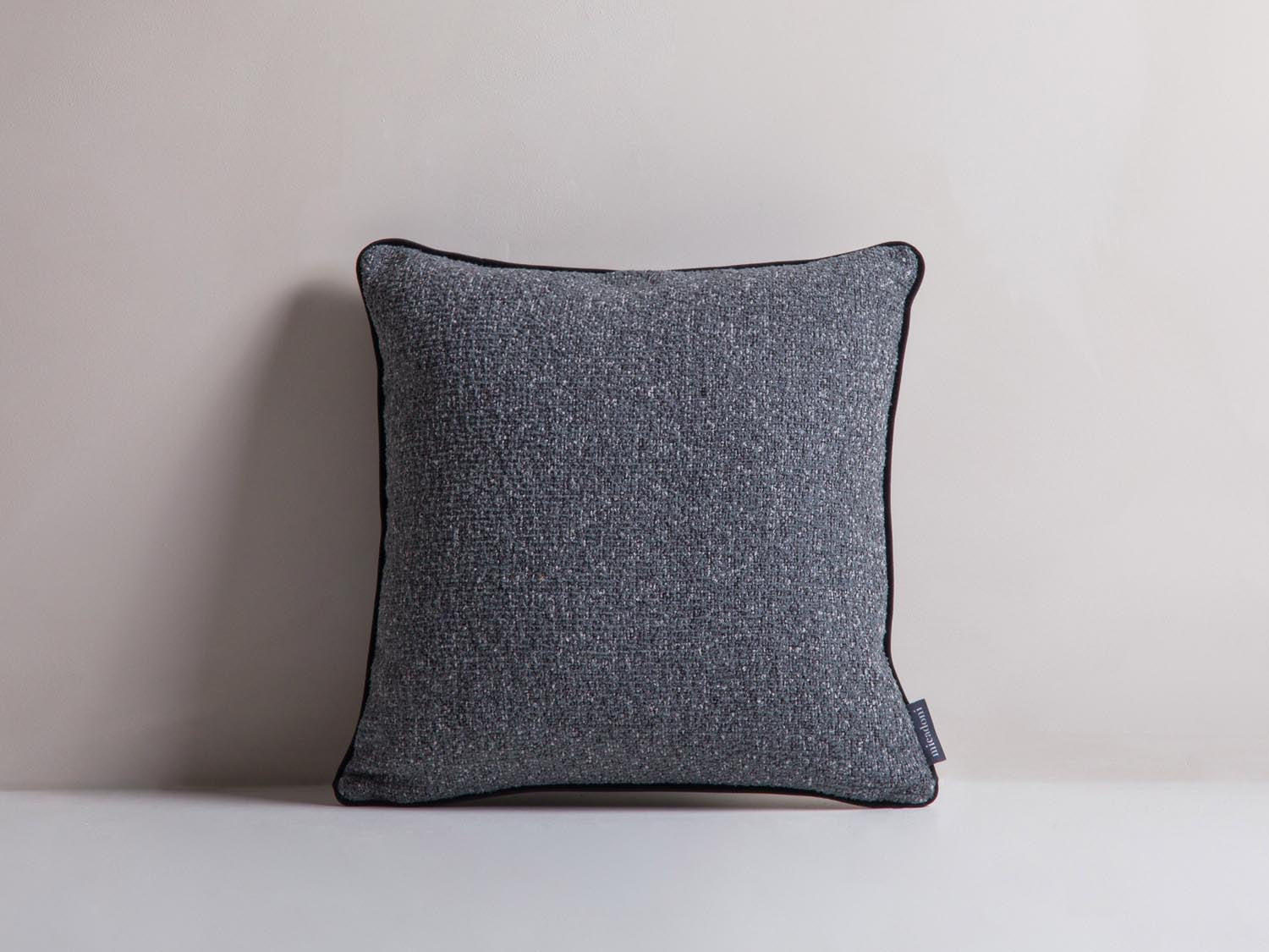 Celine Pillow  in Dark Grey Melange, Grey, Black präsentiert im Onlineshop von KAQTU Design AG. Deko Kissen ist von Micadoni