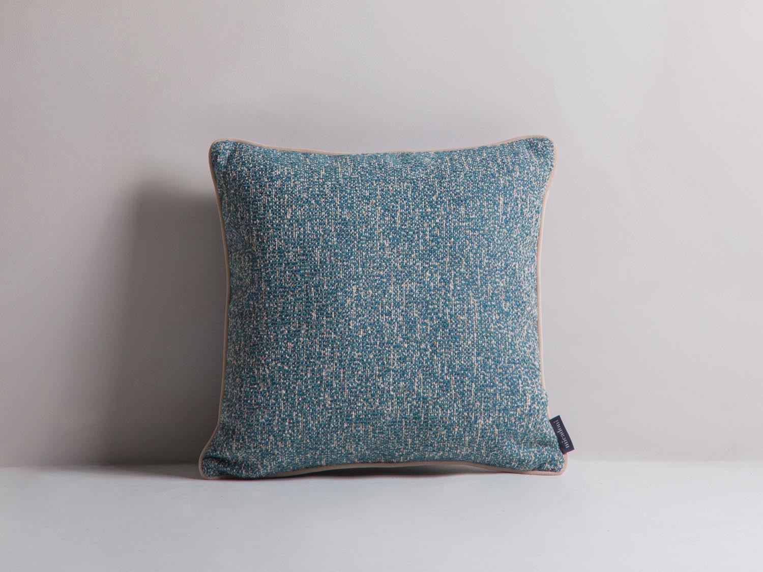 Celine Pillow in Blue Melange, Blue, Beige-Puente,Matt Velvet,Matt Velvet präsentiert im Onlineshop von KAQTU Design AG. Deko Kissen ist von Micadoni