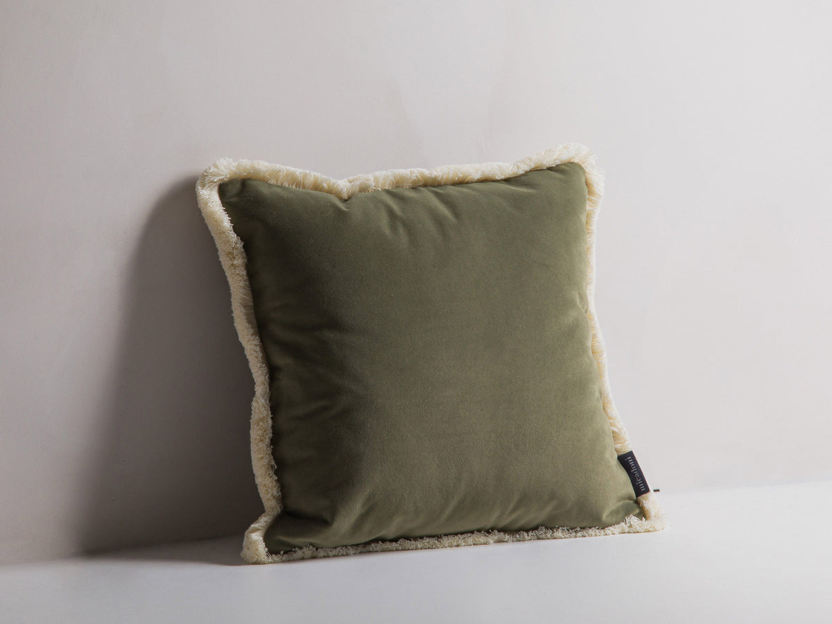 Hippy Pillow in Green-Matt Velvet präsentiert im Onlineshop von KAQTU Design AG. Deko Kissen ist von Micadoni