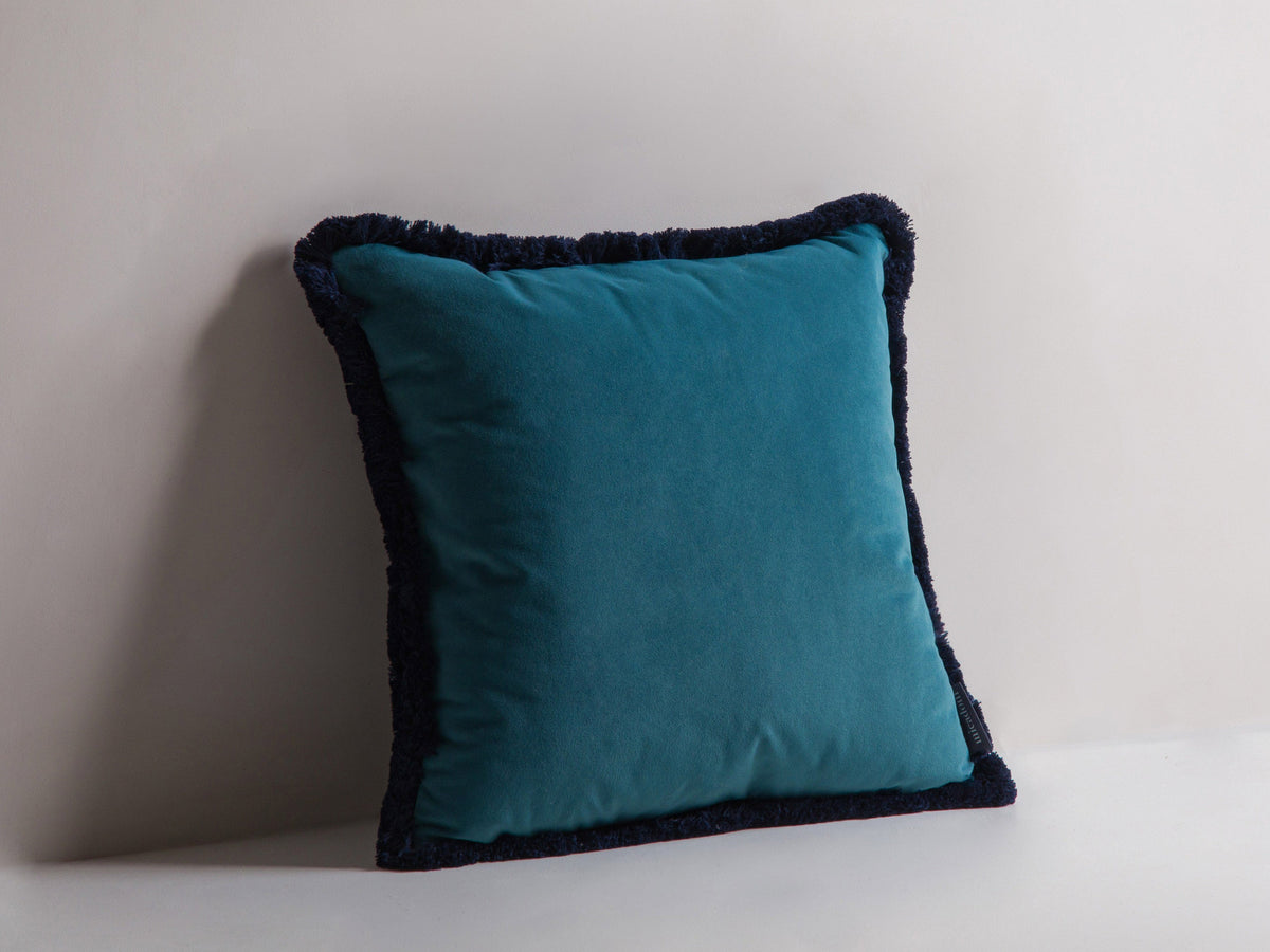 Hippy Pillow in Turquoise-Matt Velvet präsentiert im Onlineshop von KAQTU Design AG. Deko Kissen ist von Micadoni