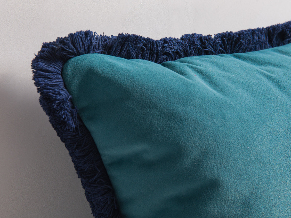 Hippy Pillow in Turquoise-Matt Velvet präsentiert im Onlineshop von KAQTU Design AG. Deko Kissen ist von Micadoni