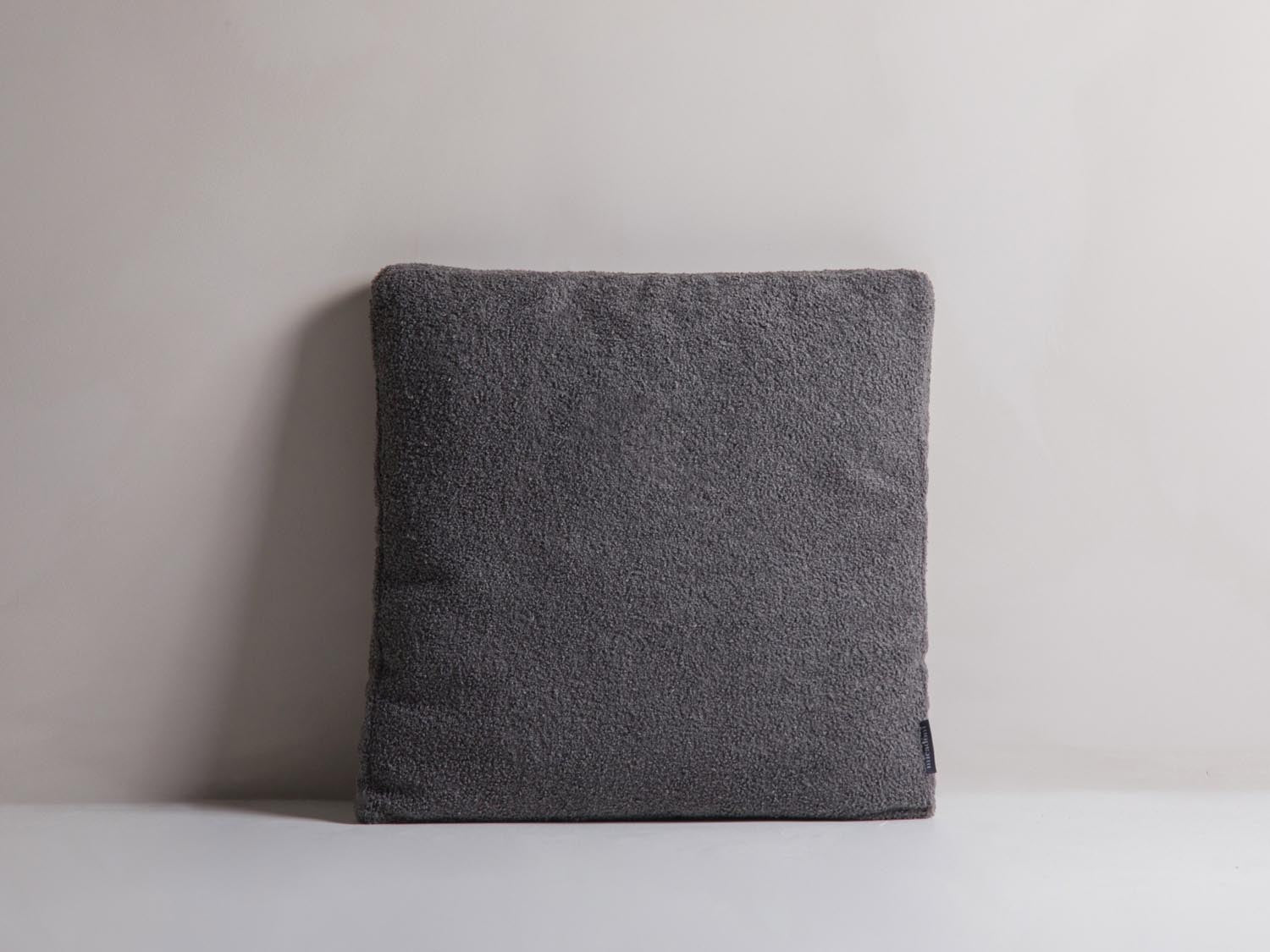 Mono Pillow in Grey-Now or Never präsentiert im Onlineshop von KAQTU Design AG. Deko Kissen ist von Micadoni
