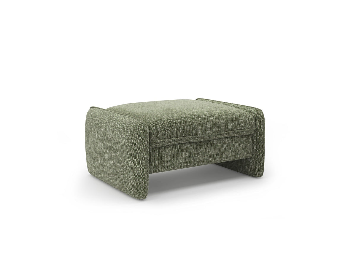 Kobaltblauer Pouf Georgia von Micadoni mit samtigem Stoffbezug, rechteckiger Form und niedrigen Kunststoffbeinen, freigestellt fotografiert.