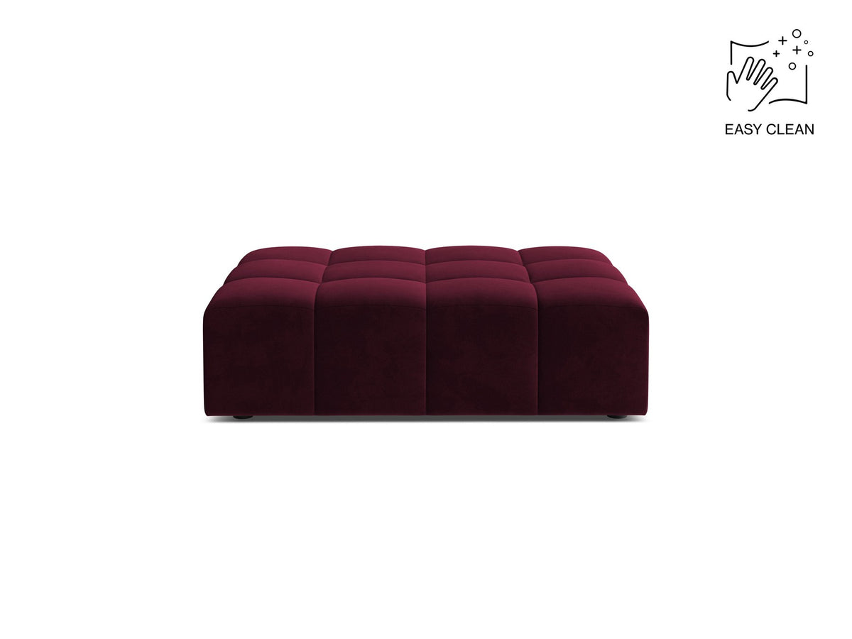 Beiger Pouf Jennifer von Micadoni mit Bluvel-Stoffbezug und schwarzen Kunststoffbeinen, Masse 102 x 84 x 42 cm, freigestellt fotografiert.