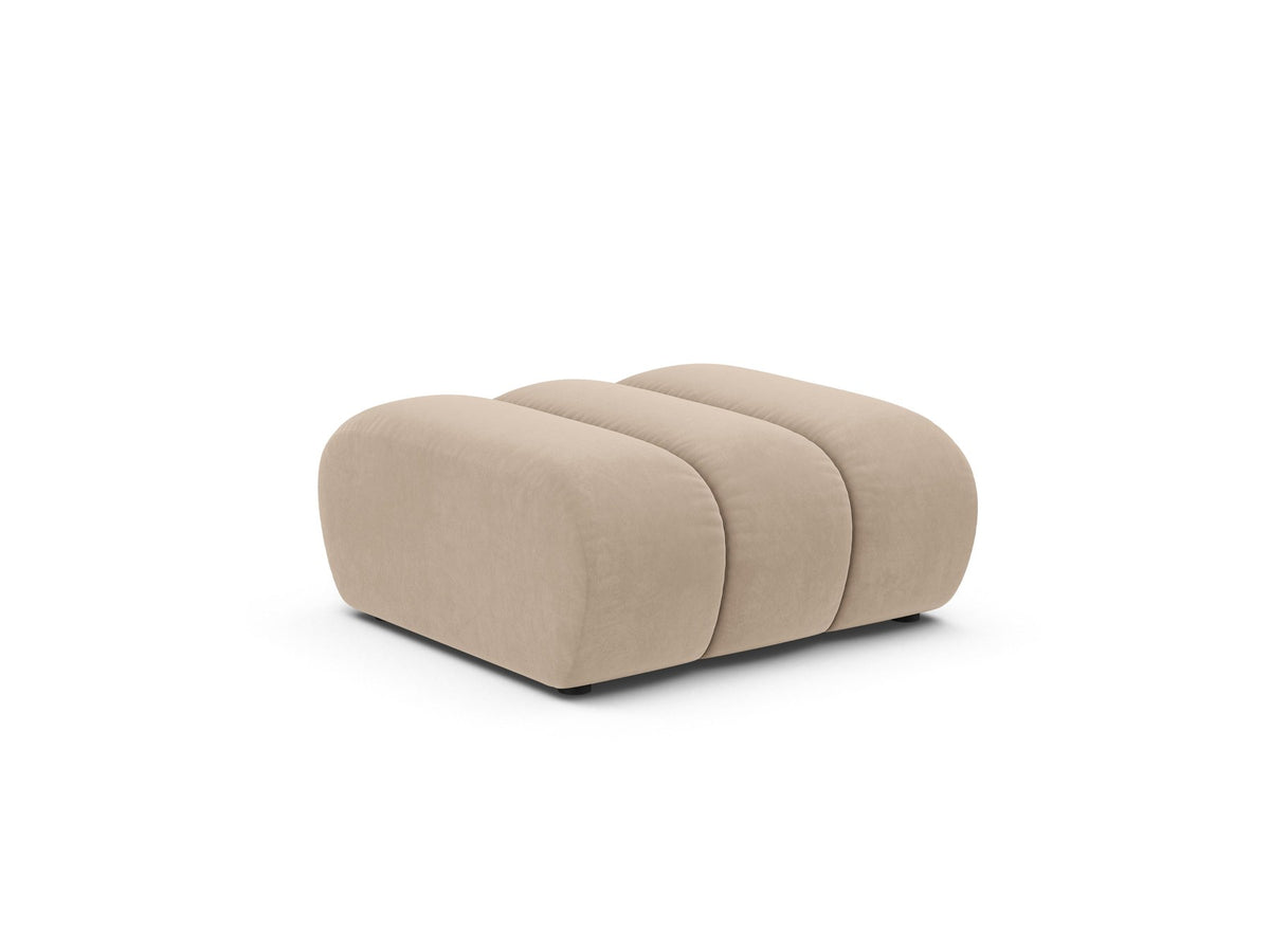 Beiger Pouf Lupine von Micadoni aus Venus-Samtstoff mit kurzen Kunststoffbeinen, quadratische Form, Masse 95x92x43 cm.