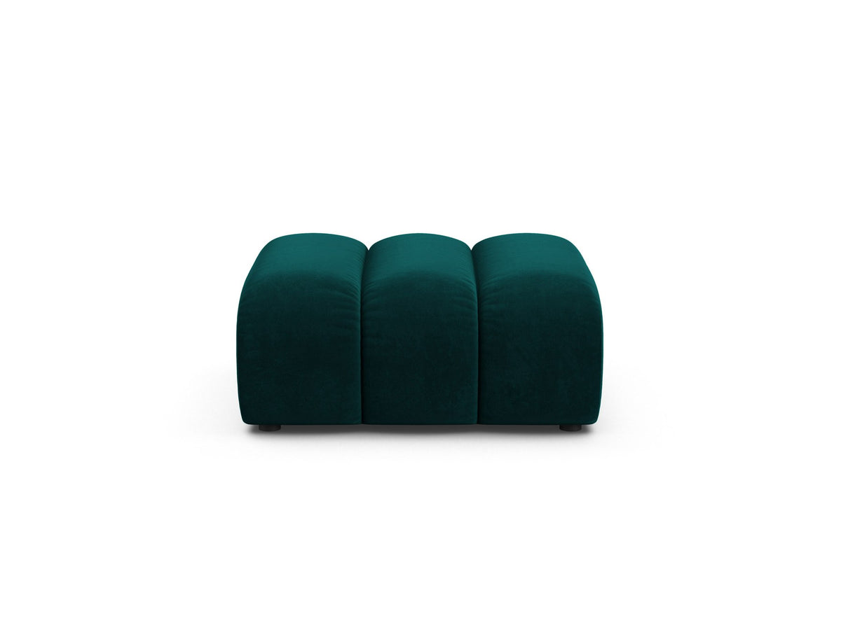Beiger Pouf Lupine von Micadoni aus Venus-Samtstoff mit kurzen Kunststoffbeinen, quadratische Form, Masse 95x92x43 cm.