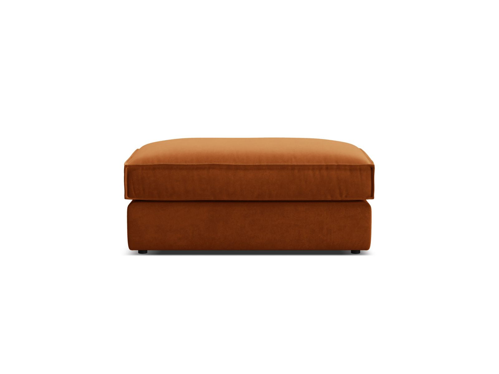 Eleganter 1-Sitzer Pouf Pola in warmem Terracotta, ideal für stilvolle Wohnräume und entspannte Sitzgelegenheiten.