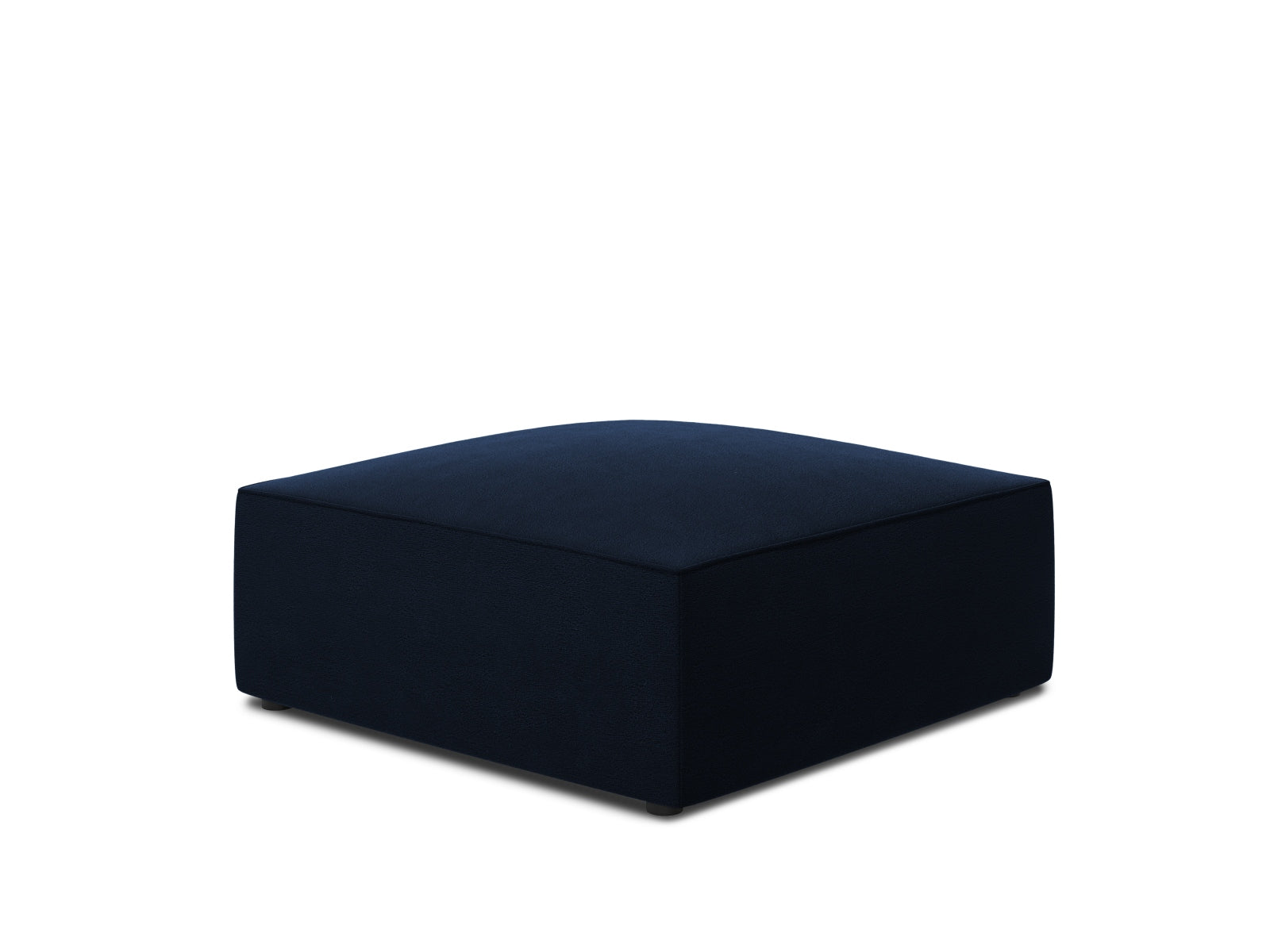 Stylischer Ruby Velour Pouf in luxuriösem Rot, vielseitig einsetzbar als Sitz oder Ablage, verleiht jedem Raum einen Hauch von Eleganz.