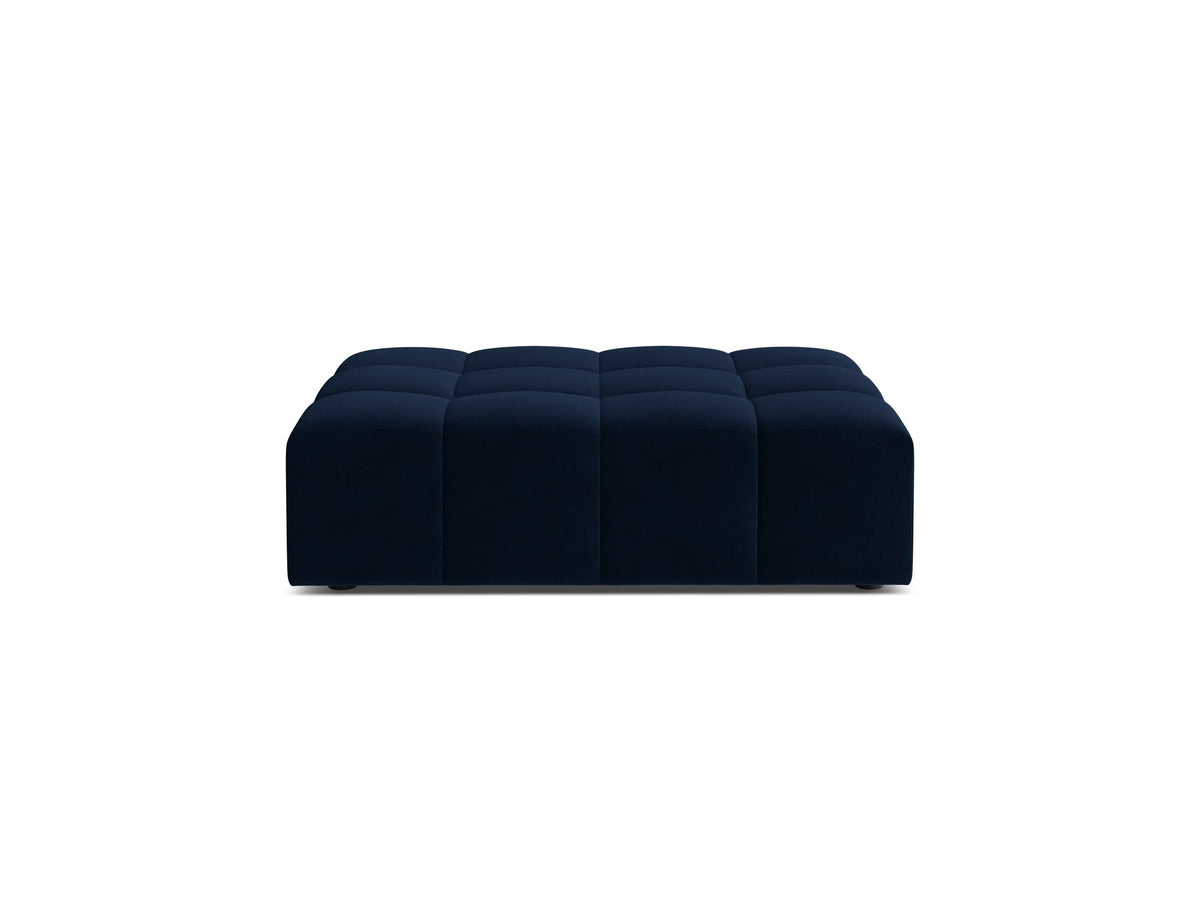 Beiger Pouf Jennifer von Micadoni mit Bluvel-Stoffbezug und schwarzen Kunststoffbeinen, Masse 102 x 84 x 42 cm, freigestellt fotografiert.