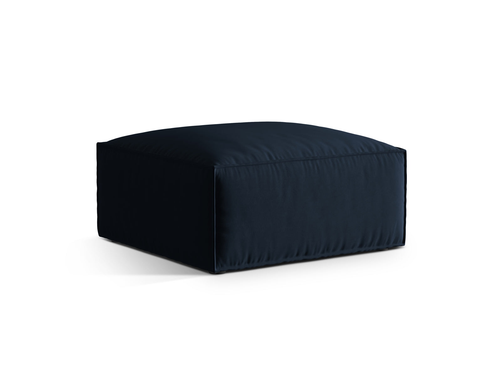 Eleganter Nuria Velour Pouf in Dunkelblau, ideal für stilvolle Wohnräume. Teil der modularen Sofaserie von Micadoni.