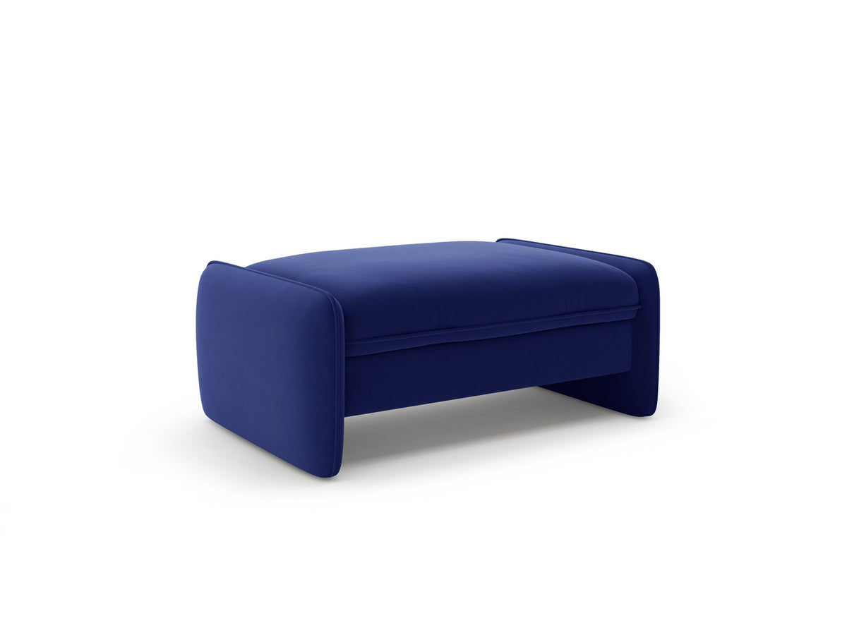Kobaltblauer Pouf Georgia von Micadoni mit Samtvelours-Bezug, quaderförmige Form, kurze Kunststoffbeine, Masse 115x70x43 cm.
