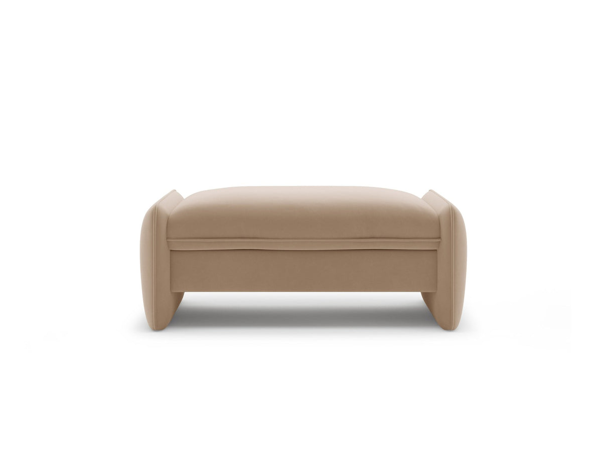 Kobaltblauer Pouf Georgia von Micadoni mit Samtvelours-Bezug, quaderförmige Form, kurze Kunststoffbeine, Masse 115x70x43 cm.