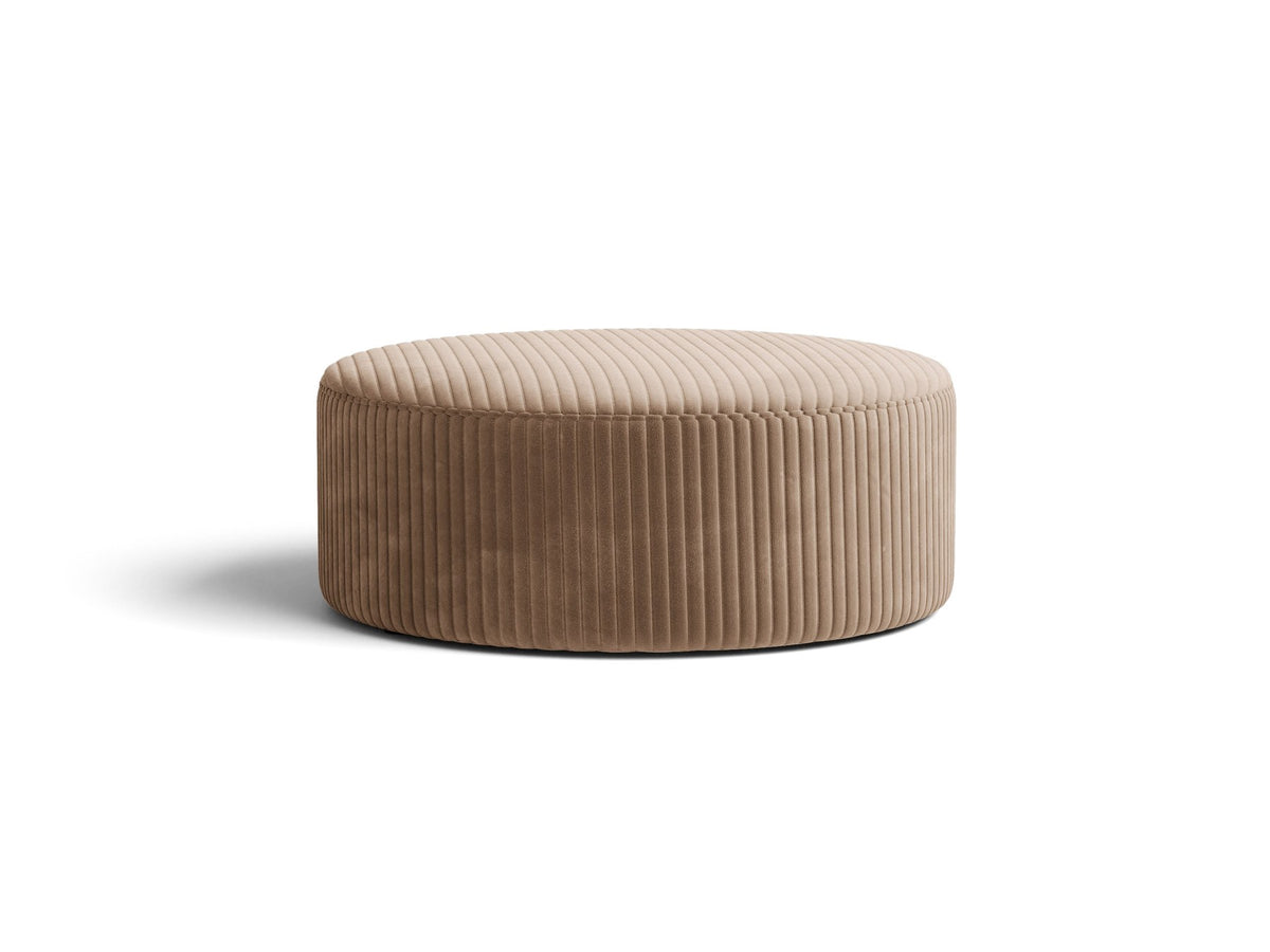 Weisser Pouf Dia von Micadoni mit strukturiertem Bouclé-Stoff, quadratischer Form und niedrigen Beinen aus Polypropylen.