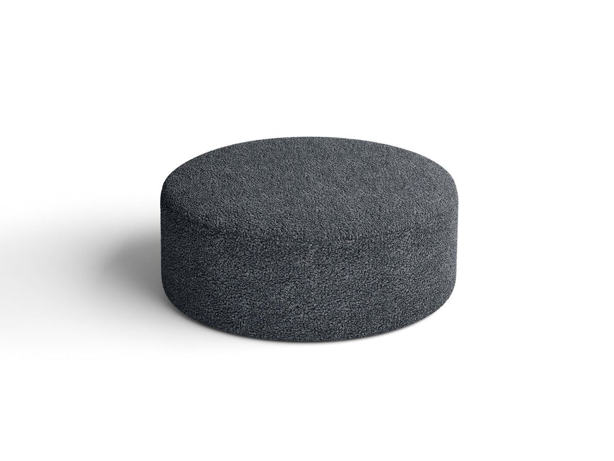 Weisser Pouf Dia von Micadoni mit strukturiertem Bouclé-Stoff, quadratischer Form und niedrigen Beinen aus Polypropylen.